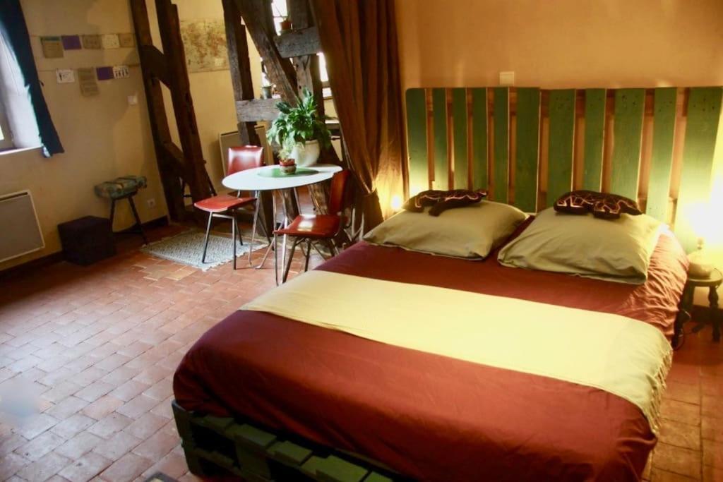 Cosy Apartment By The Magical Marais De Bourges Buitenkant foto